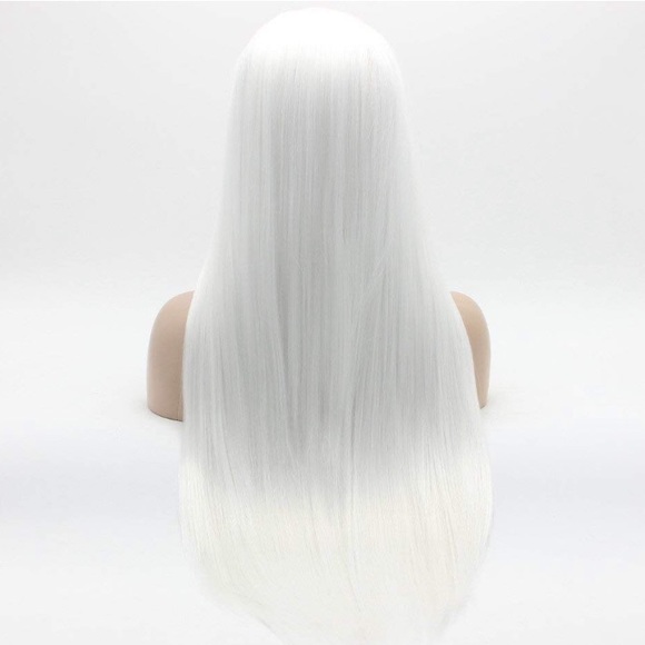 30”  WHITE CELEB STATUS LACEFRONT WIG *NWT*